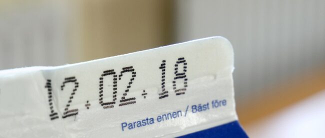 Date de durabilité minimale imprimée sur le rabat d'un emballage alimentaire
