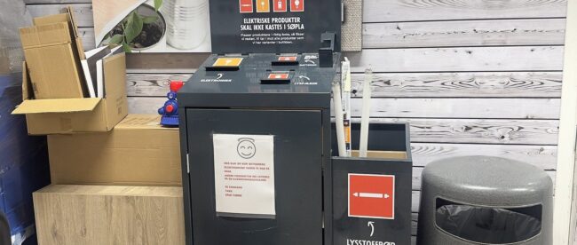 Borne de collecte des petits appareils électriques et des piles en magasin